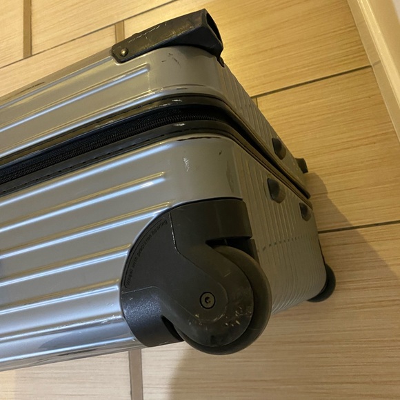 Rimowa Hard Case Check On Luggage - Picture 10 of 12